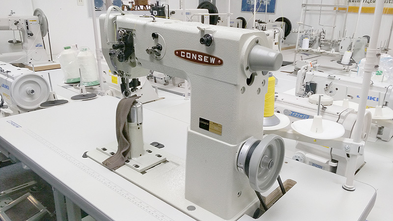 CONSEW 701 Roller Foot Post Bed Sewing Machine